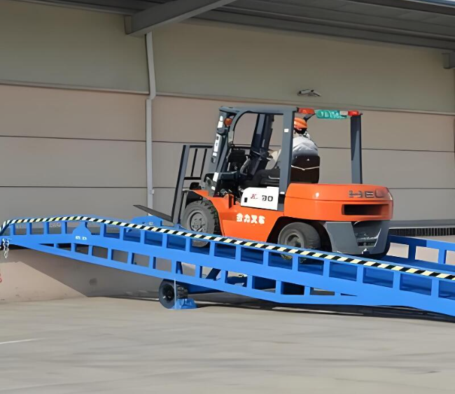 海尾镇移动式卸货平台（叉车用）